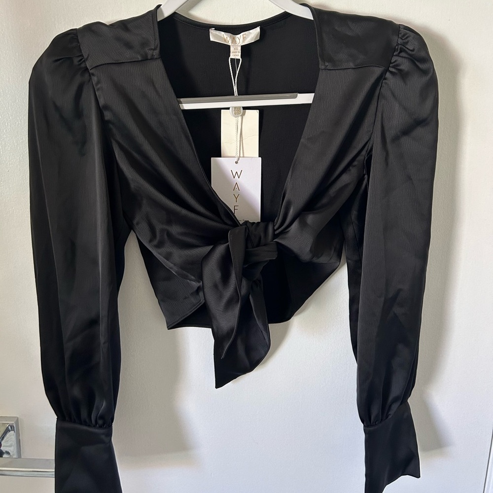 Wayf knot crop top in black
